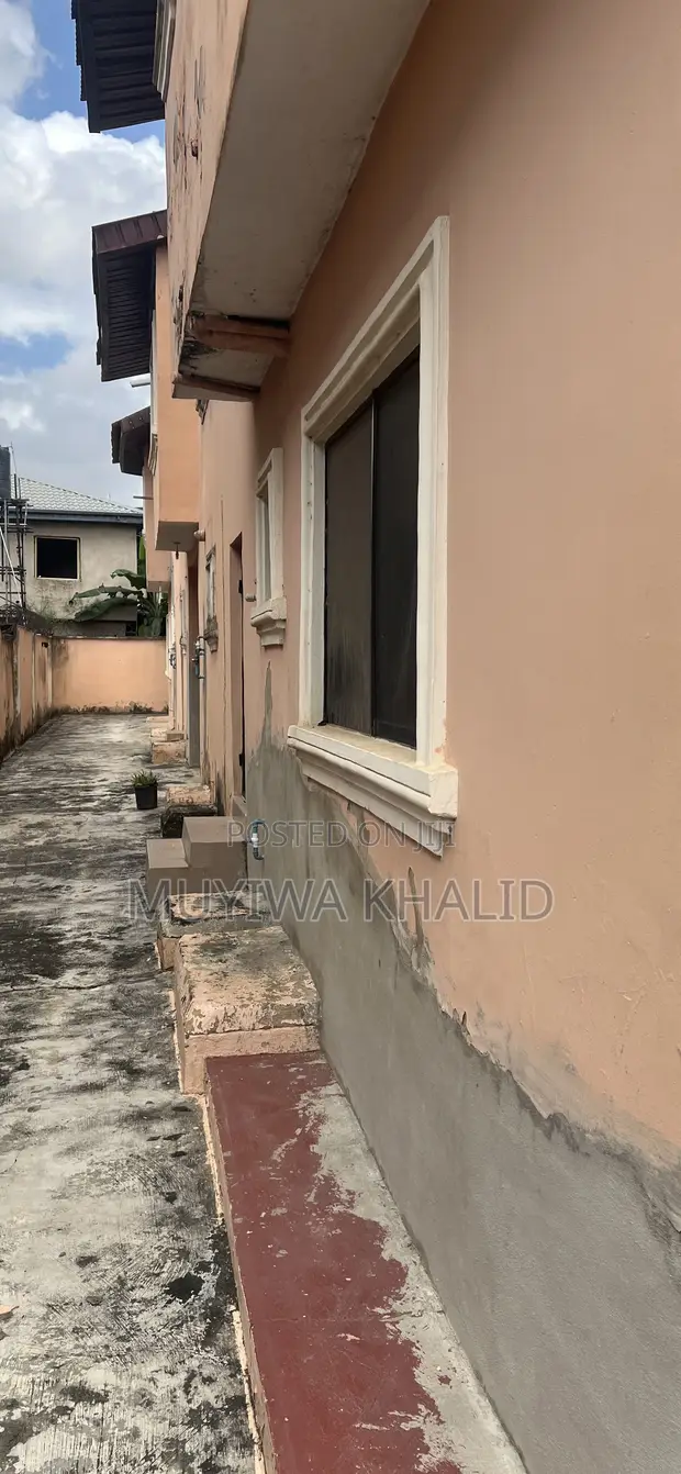 Gida mai dakuna 13 don siyarwa a Oremeji, Alimosho - 1