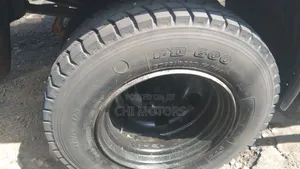 Mercedes-Benz 809 Truck - 4 Cylinder, 5 Ton Capacity