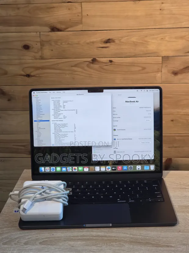 Apple MacBook Air 2022 M2 8GB RAM 256GB SSD - 1