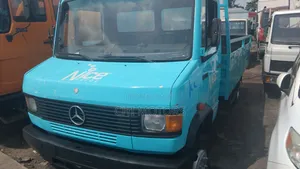 Mercedes-Benz 711D Truck Pickup 5 Tonne