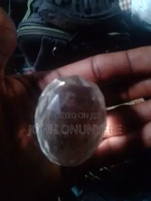 Kyakyawar Kwalliyar Dutsen Quartz Mai Haske