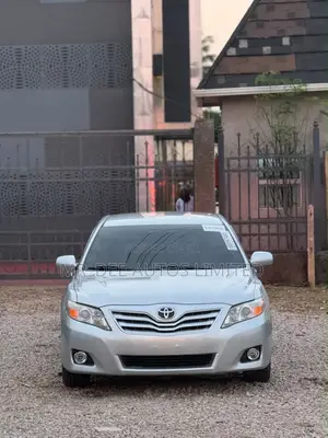 Toyota Camry 2010 Silver