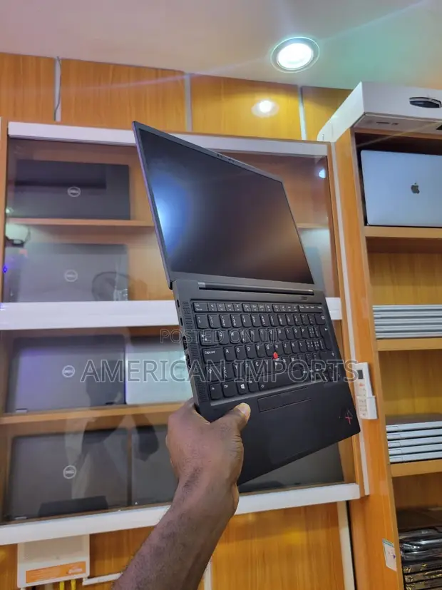Lenovo ThinkPad X1 Carbon Gen 11 Laptop - 16GB RAM, 256GB SSD - 1