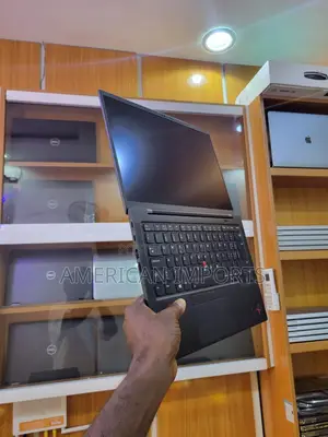 Lenovo ThinkPad X1 Carbon Gen 11 Laptop - 16GB RAM, 256GB SSD