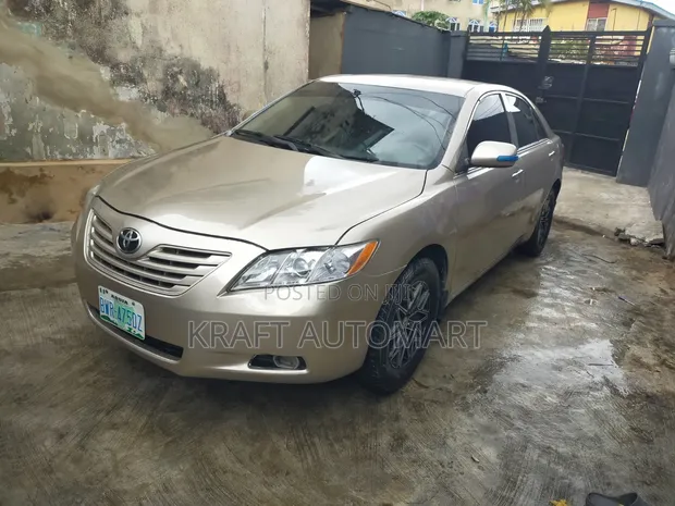 Toyota Camry 2009 Gold - 1