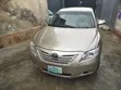 Toyota Camry 2009 Zinariya - 2