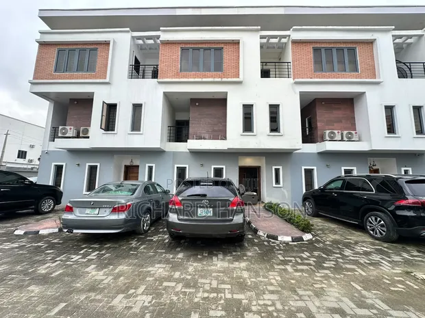 4-Bedroom Duplex a Cikin Estate Mai Tsaro & Sabis, Lekki Phase 1 don Sawa - 1