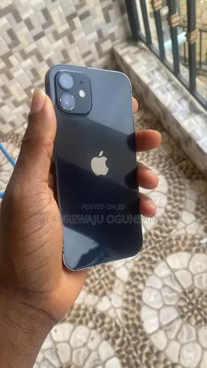 Apple iPhone 12 64GB Baki
