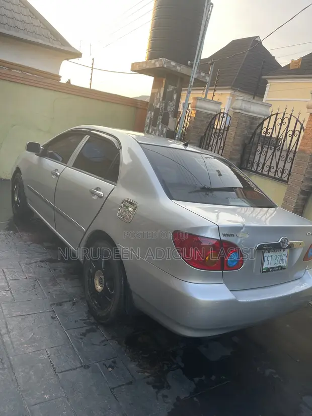 2004 Toyota Corolla LE Silver - 1