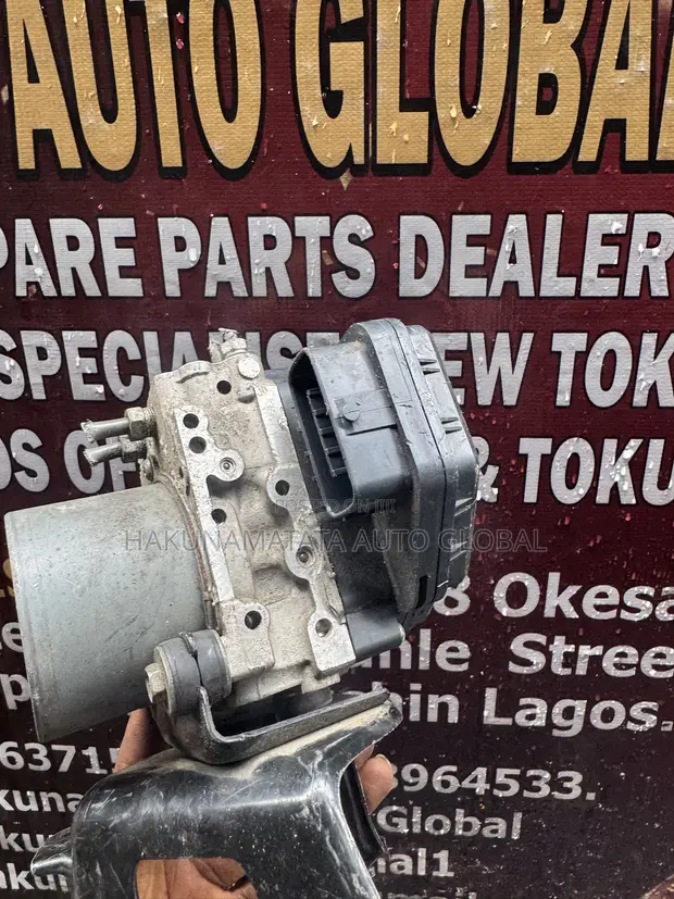 Toyota Highlander 2009 ABS Module Pump - 1