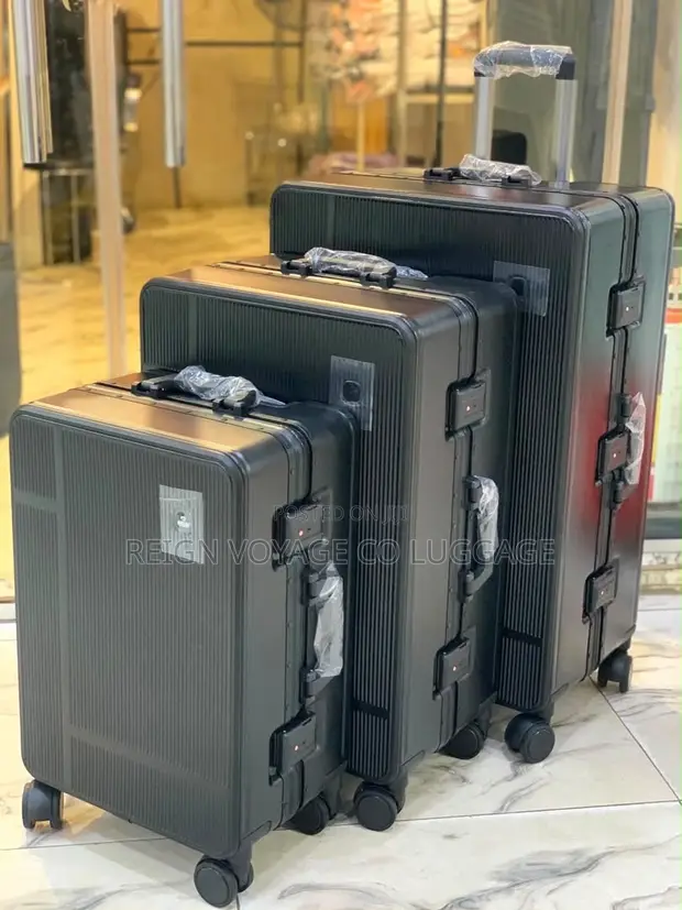 Executive 3-Piece Luggage Set - Black - 1