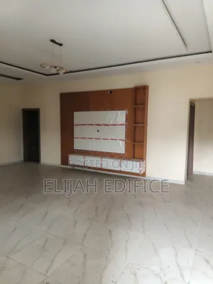 Gidan haya mai dakuna 3 da aka gyara a Ginti, Ikorodu