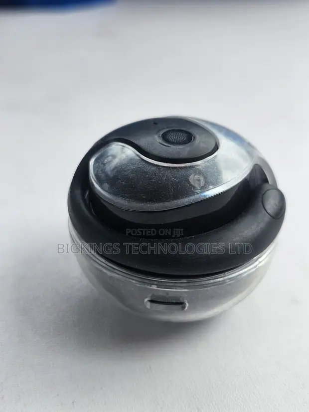 Amfani da Earbuds na Wasanni Mara Wayar Hannu - 1