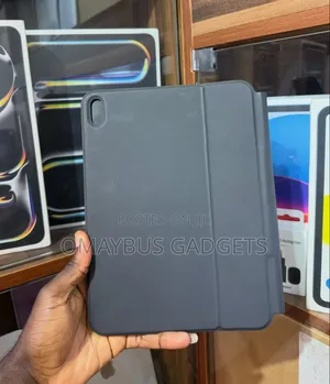 Omaybus Magic Keyboard na Apple iPad (2025)