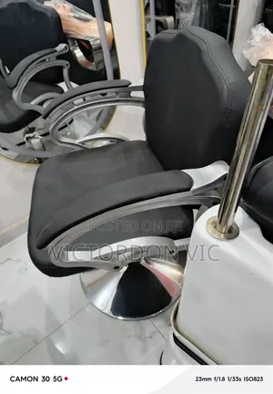 Professional Styling Chair - Black Leather