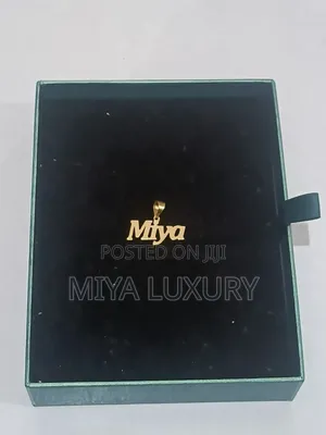 Customized 18K Gold Name Pendant