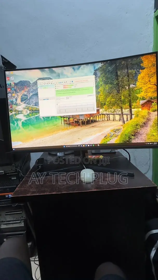 Samsung C32JG5x 31.5" WQHD 144Hz VA Monitor - 1