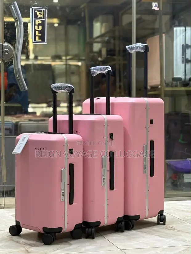 Yufei Luxury Hard Shell Luggage Set (3 Pieces) - 1