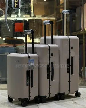 Yufei Luxury Hard Shell Luggage Set (3 Pieces)