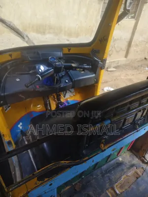 TVS HLX 125 Tricycle 2021 Yellow