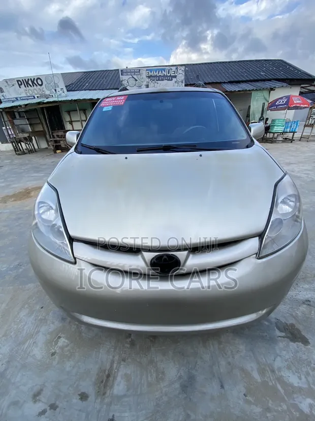 Toyota Sienna 2008 Silver - 1