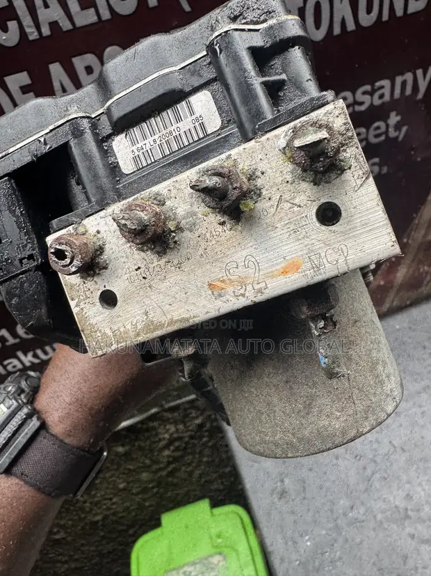 Toyota Venza 2013 Original ABS Module Brake Pump - 1