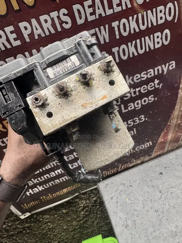 Toyota Venza 2013 ABS Actuator Control Module - 1