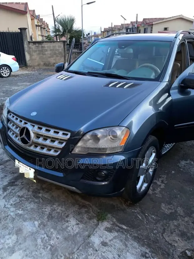Mercedes-Benz M Class 2010 Blue - 1
