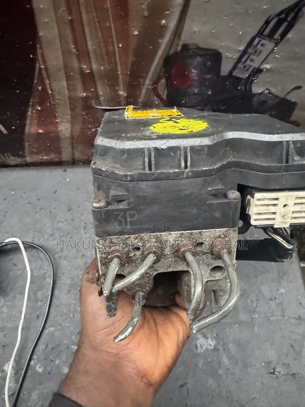 Toyota Highlander 2004-2007 ABS Brake Pump Module - 1