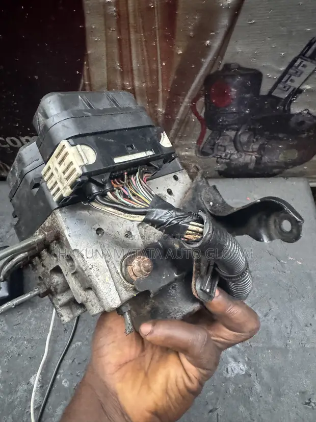 Toyota Highlander 2004-2007 ABS Module Pump - 1