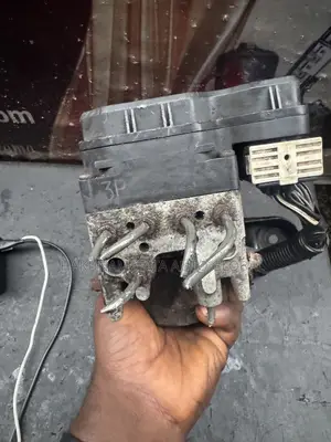 Toyota Highlander 2004-2007 ABS Module Pump