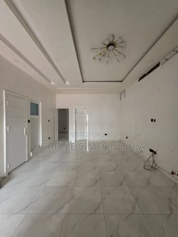 3-Bedroom Townhouse/Terrace a Van Daniel Estate, Chevron - 1