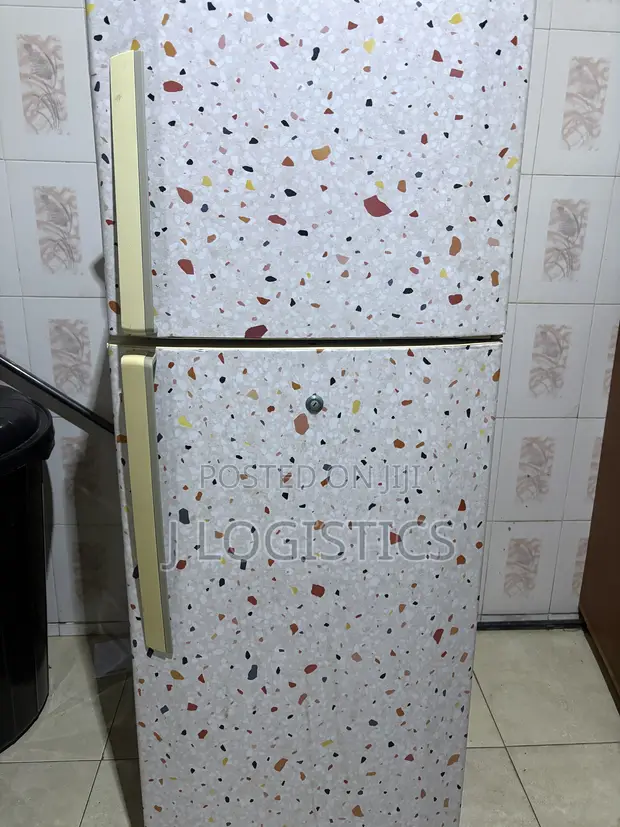 LG Firij Mai Ƙofofi Biyu - 1