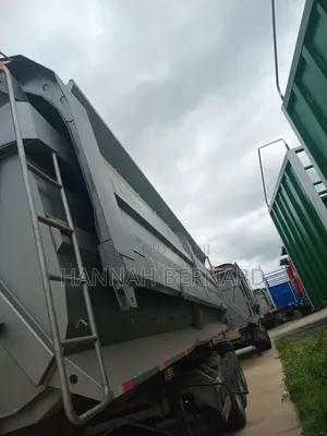 Brand New CNHTC Howo 80 Ton Tipping Bucket Truck