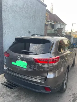 Toyota Highlander XLE 2018 Gray