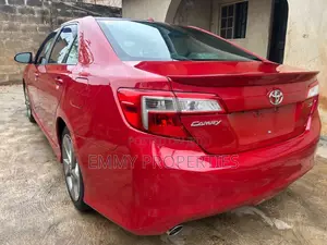 Toyota Camry SE 3.5L 2014 Jaja