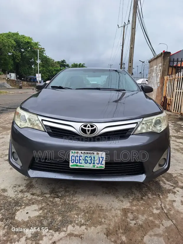 Toyota Camry 2013 Gray - 1