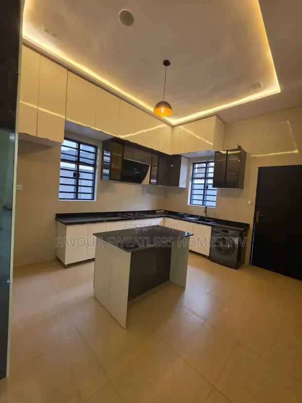 5 Bedroom Duplex for Rent in Omole Phase 2 - 1