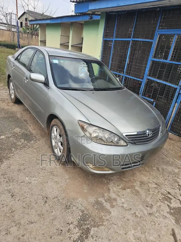 2004 Toyota Camry XLE Sedan - 1