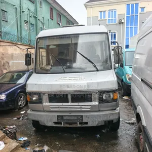 Motar Bas Mercedes-Benz 814D 1998 Mai Launin Azurfa