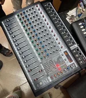 Yamaha Powered Mixer 12 Channels