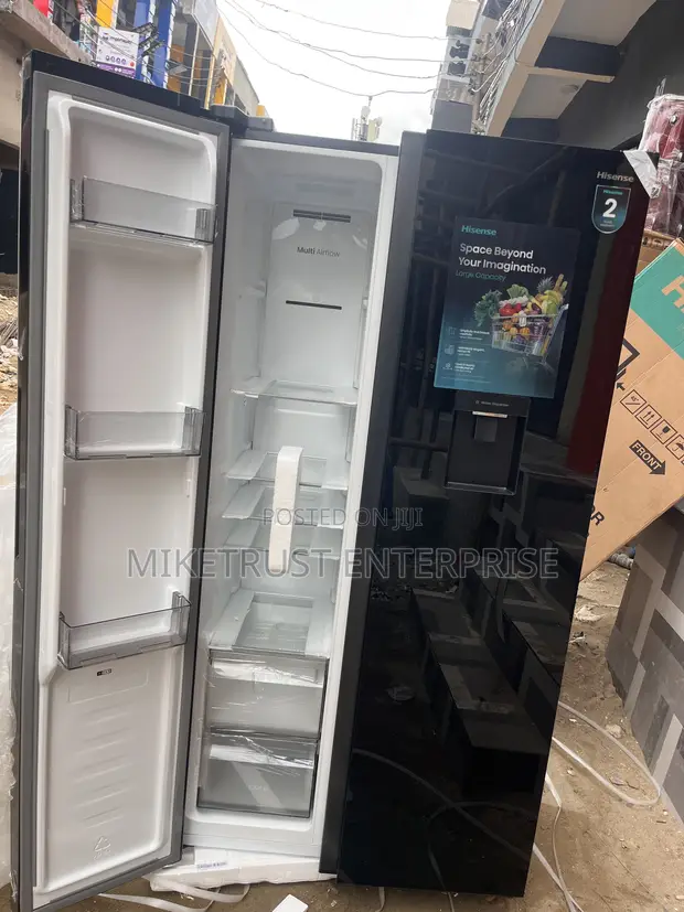 Hisense 529L Black Inverter Refrigerator with Water Dispenser - 1
