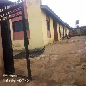 Gidan Bedroom 9 da Shago don Siyarwa a Ado Ekiti