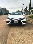 2019 Toyota Camry SE (2.5L 4-Cyl 8A) White - 1