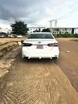 2019 Toyota Camry SE (2.5L 4-Cyl 8A) White - 2