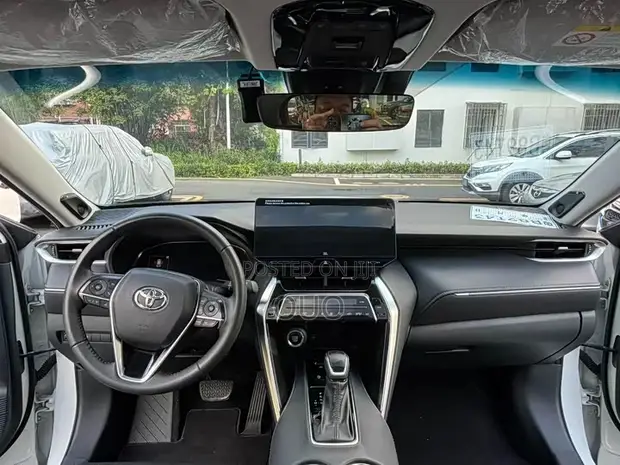 Toyota Venza 2023 White - 1