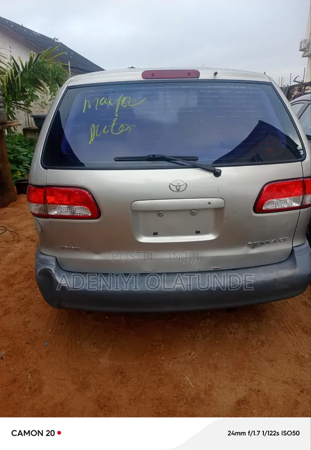 Toyota Sienna LE 2002 Gold - 1