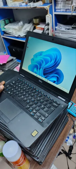 Dell Latitude E7270 Laptop - Core i5, 8GB RAM, 128GB SSD