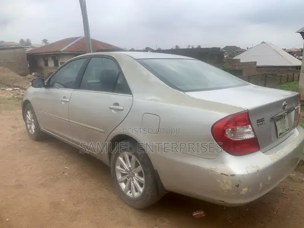 Toyota Camry 2024 Silver - 1