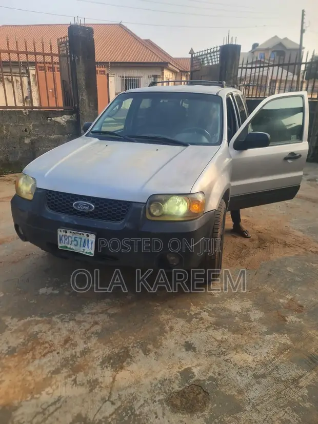 Ford Escape 2005 Silver - 1